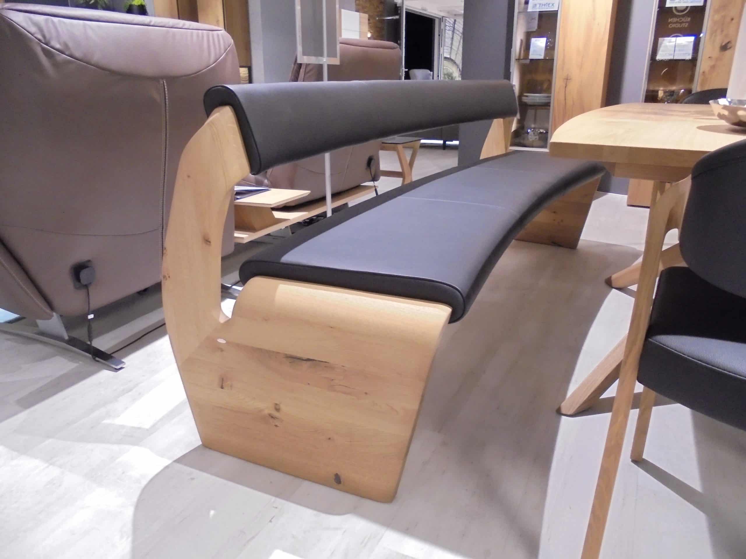 Im Möbelhaus Thiex gibt es derzeit einen Abverkauf der Tischgruppe Valpin in Eiche Altholz mit Lederbezug. Die Tischgruppe besteht aus einem Esstisch, einer Bank und 5 Stühlen. Die gesamte Tischgruppe ist um 30% reduziert.