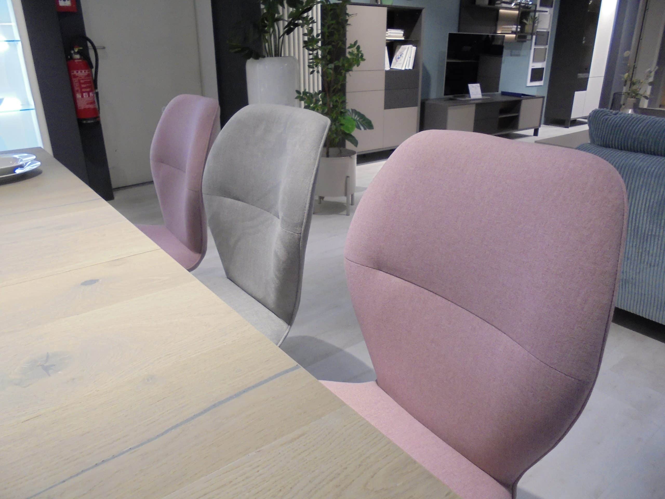 Tischgruppe Viviano/Merlot bestehend aus Esstisch 90 x 160/205 cm und 8 Stühlen mit Gestell schwarz bei Möbel Thiex im Abverkauf über 39 % reduziert.