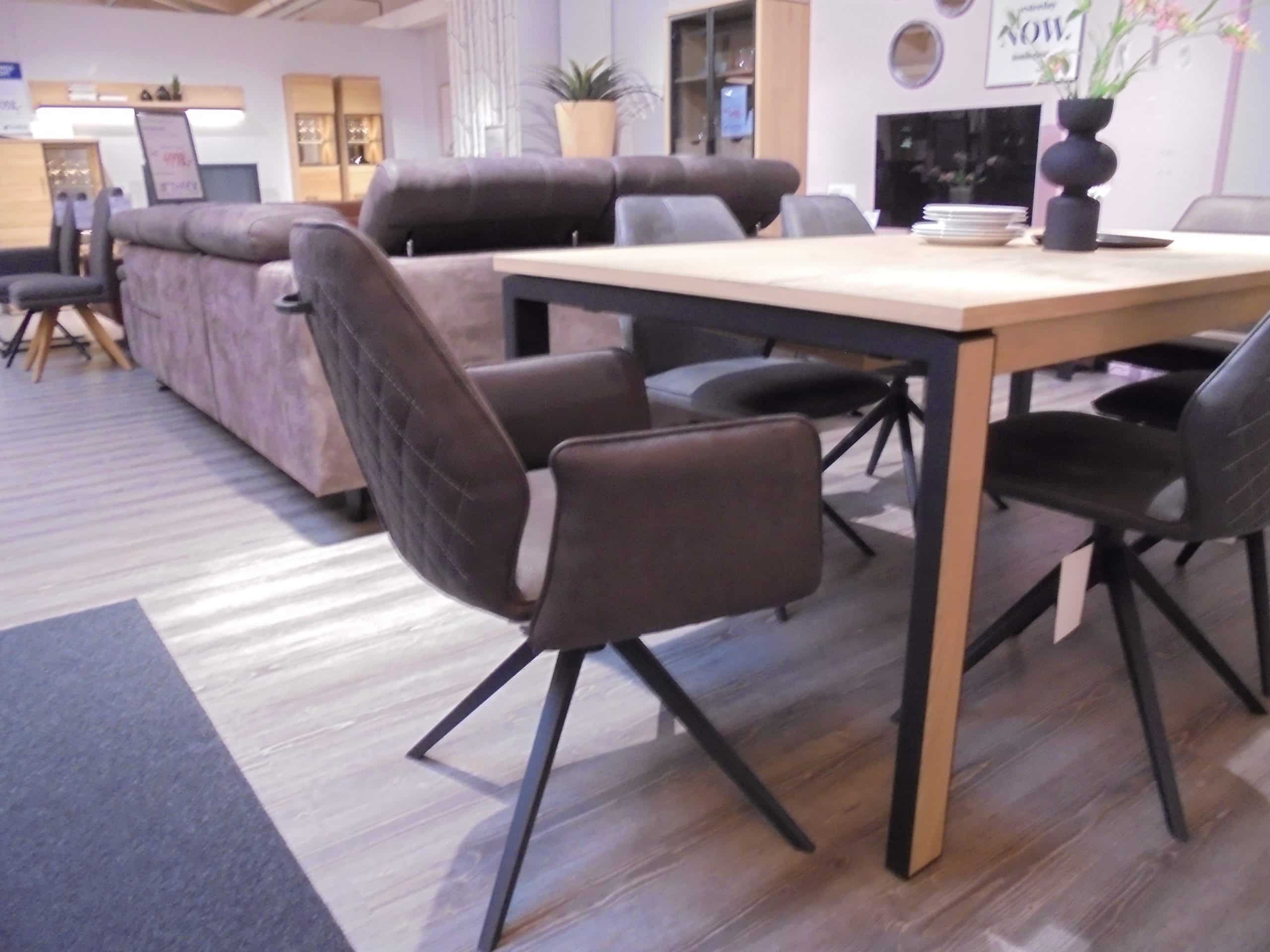 Tischgruppe Arnsberg/Bravolo mit Esstisch 100 x 190/250 cm in Eiche furniert und 6 Stühlen bei Möbelhaus Thiex im Abverkauf über 30 % reduziert.