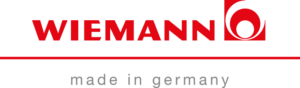 Wiemann-Logo in roter Schrift mit kreisförmigem, abstraktem Muster, darüber der Schriftzug made in germany in Grau.