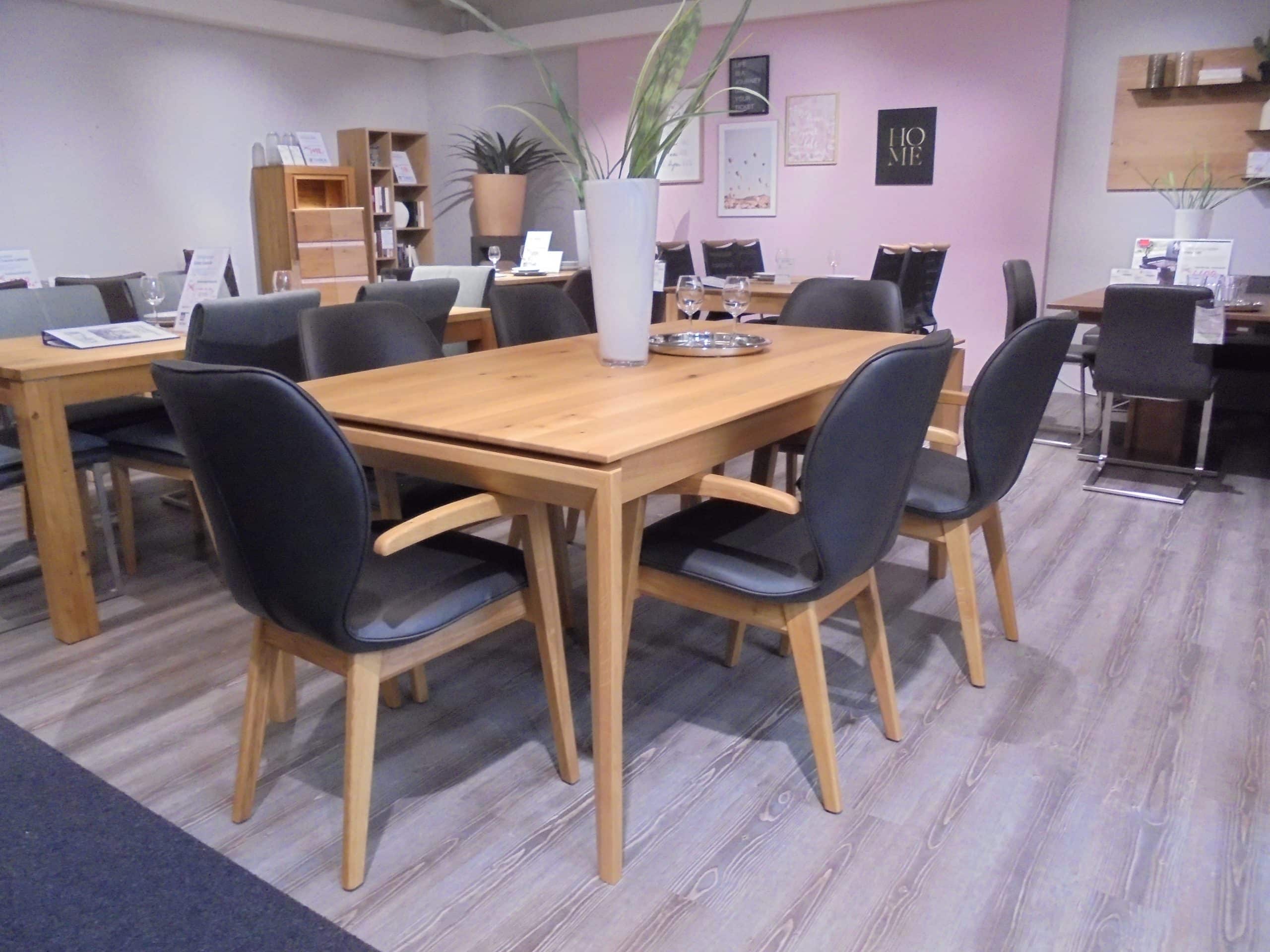 Tischgruppe Sonate und Pinot, bestehend aus Esstisch 100 x 180/277 cm und 6 Armlehnstühlen, bei Möbelhaus Thiex im Abverkauf über 31 % reduziert.