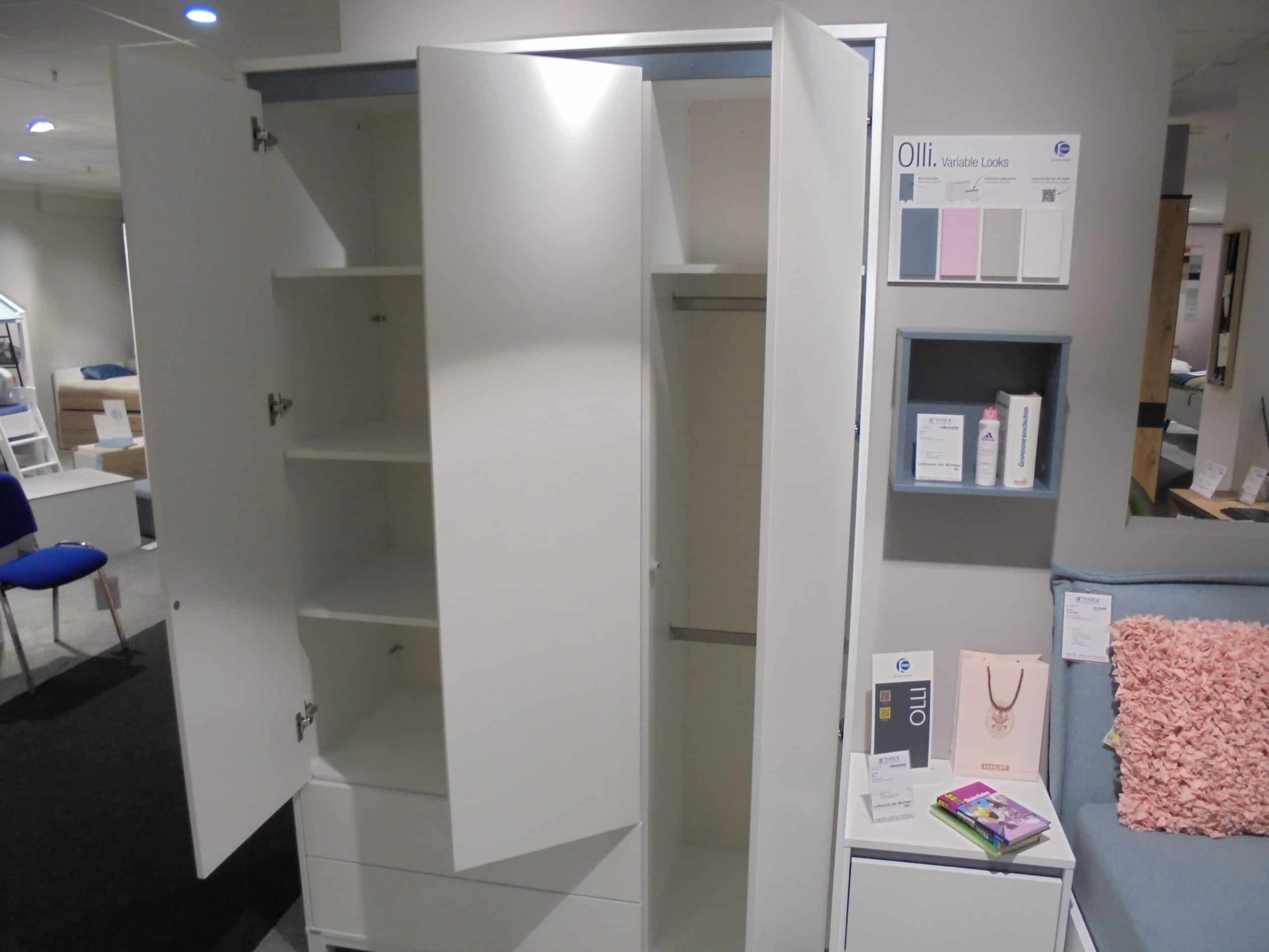 Jugendzimmer Home Base in Kreideweiß, bestehend aus Relax-Liege, Nachtkommode, Wandbox und Kleiderschrank, bei Möbelhaus Thiex im Abverkauf über 30 % reduziert.