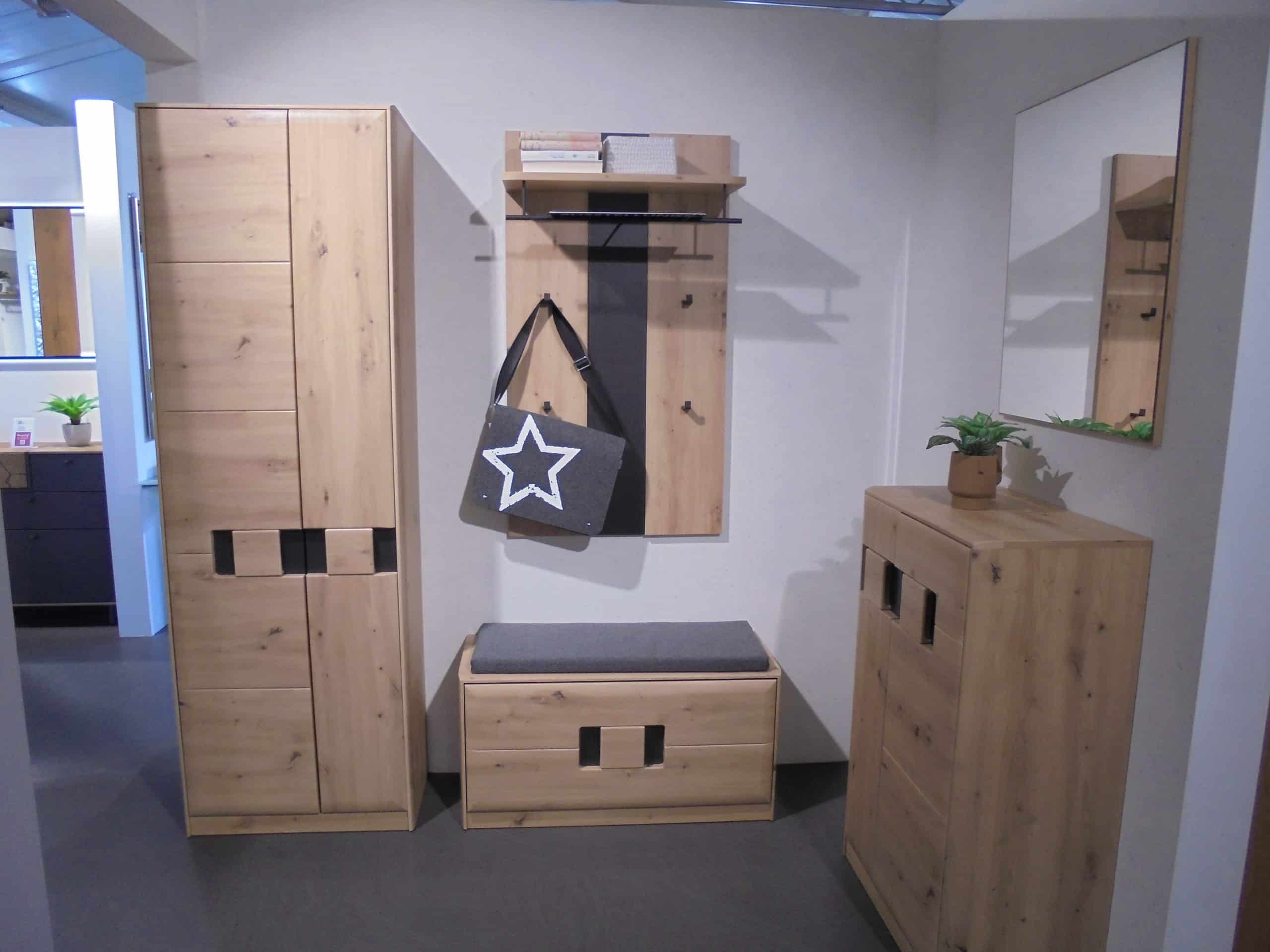 Garderobe Argos in Balkeneiche-NB inkl. Sitzkissen bei Möbelhaus Thiex im Abverkauf über 32 % reduziert.