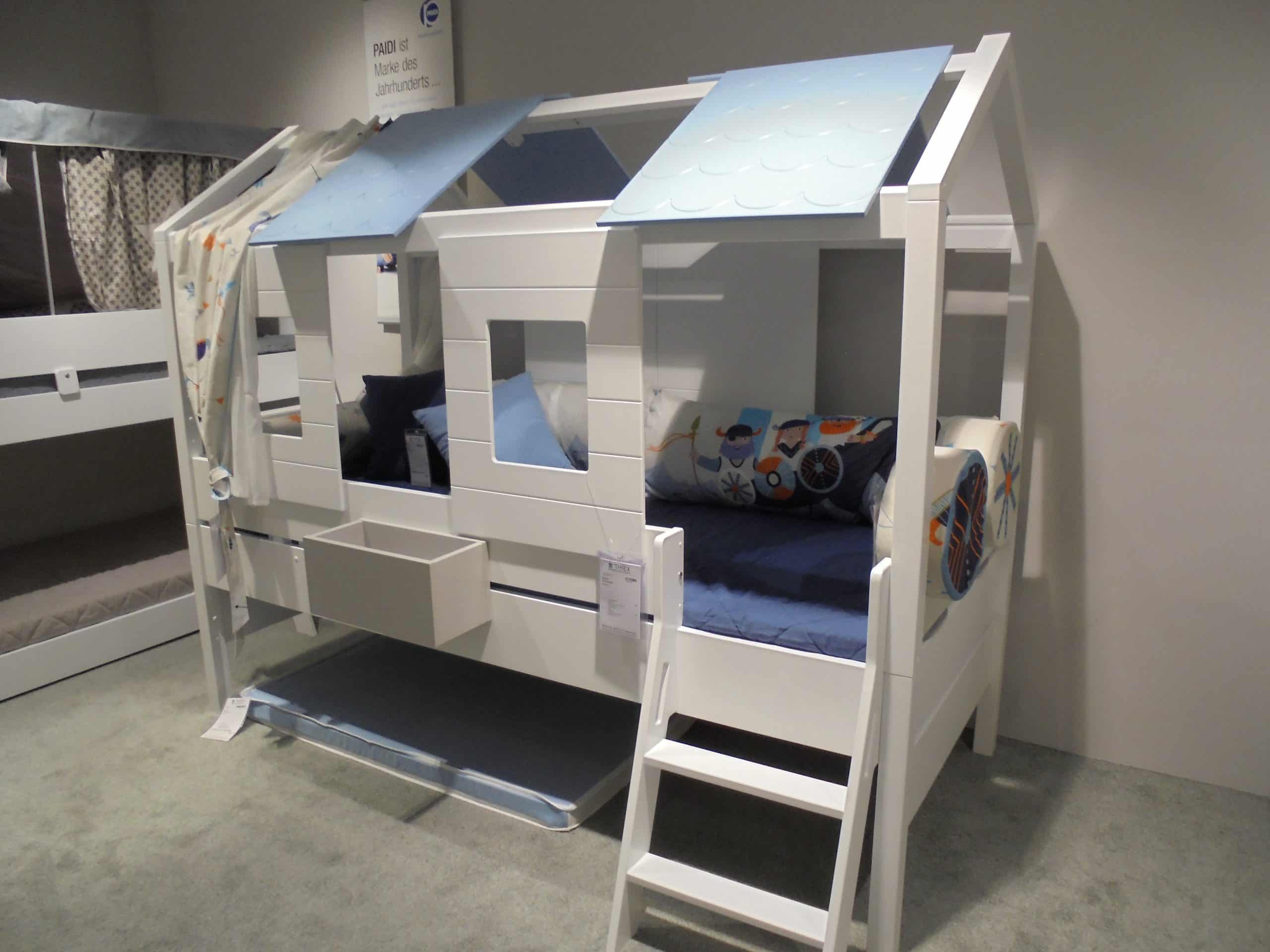 Kojen-Spielbett Tiny House inkl. Zubehör bei Möbelhaus Thiex im Abverkauf über 30 % reduziert.